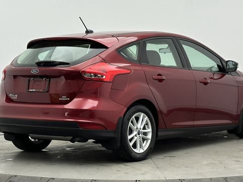 Used 2016 Ford Focus SE w/ SE Power Seat Package image 7