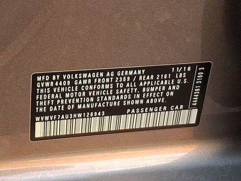 Used 2017 Volkswagen Golf R 4-Door image 31