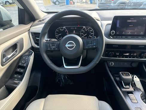 Used 2023 Nissan Rogue SV w/ SV Premium B Package FWD image 14