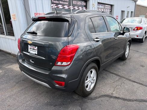 Used 2019 Chevrolet Trax LT w/ Sun & Sound Package FWD image 3