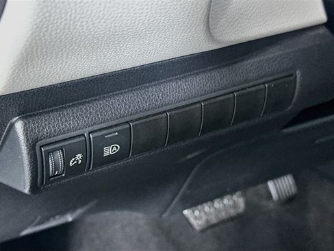 Used 2025 Toyota Corolla LE FWD image 16