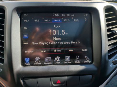 Used 2015 Jeep Cherokee Limited image 23