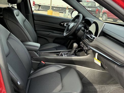 New 2026 Jeep Compass Latitude image 12