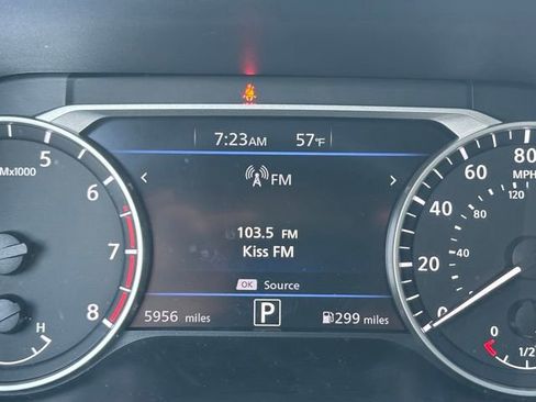 Used 2025 Nissan Sentra SV FWD image 40