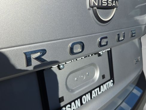 Used 2023 Nissan Rogue SV FWD image 16