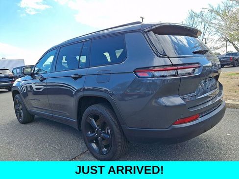 Used 2023 Jeep Grand Cherokee L Laredo image 4