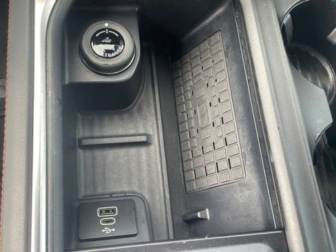 Used 2025 Ford Expedition Active RWD image 15