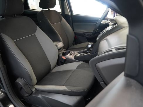 Used 2014 Ford Focus SE w/ SE Winter Package FWD image 33