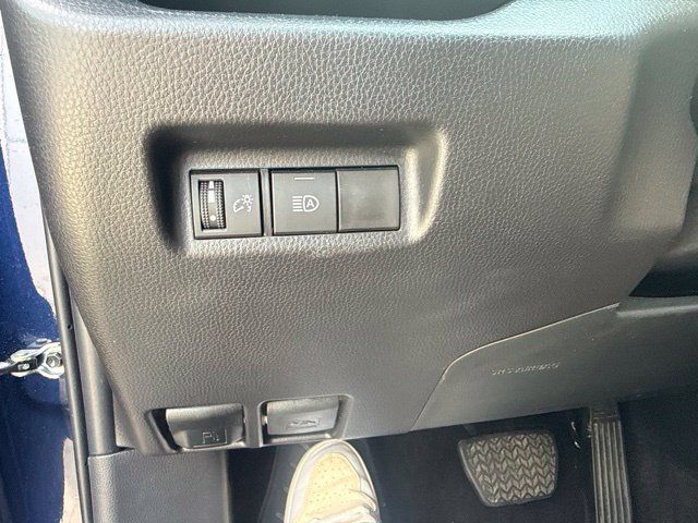 Used 2025 Toyota RAV4 XLE AWD/4WD image 24