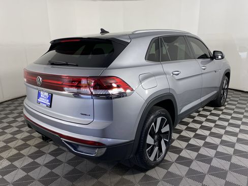 Used 2024 Volkswagen Atlas Cross Sport SE w/ Panoramic Sunroof Package AWD/4WD image 8