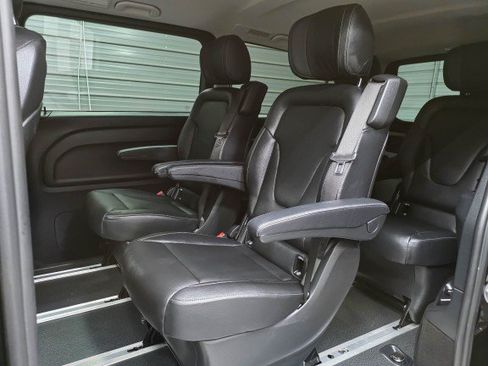 Used 2018 Mercedes-Benz Metris Passenger image 19