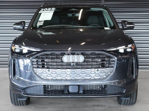 Certified 2025 Audi Q5 Premium w/ Convenience Package image 15