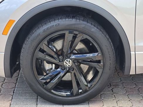 Certified 2023 Volkswagen Tiguan SE R-Line image 11