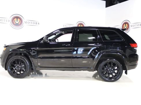 Used 2019 Jeep Grand Cherokee Altitude AWD/4WD image 28