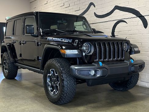 Used 2023 Jeep Wrangler Unlimited Rubicon 4xe w/ Cold Weather Group AWD/4WD image 12