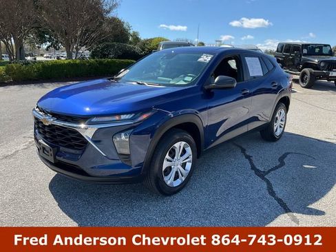 Used 2024 Chevrolet Trax LS image 1
