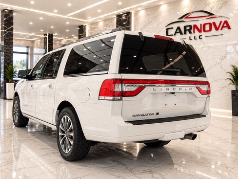 Used 2017 Lincoln Navigator L Select RWD image 4