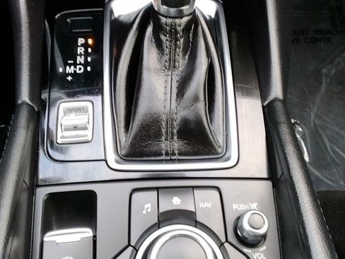 Used 2018 MAZDA MAZDA3 Sport image 21