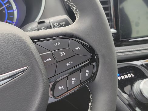 Used 2022 Chrysler Pacifica Limited w/ S Appearance Package FWD image 13