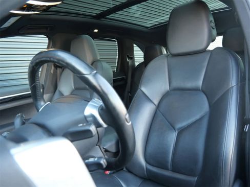 Used 2014 Porsche Cayenne image 5