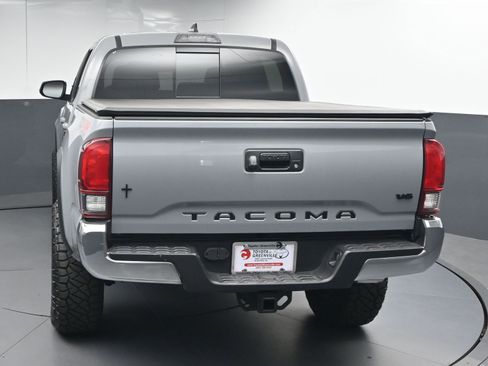 Used 2019 Toyota Tacoma TRD Off-Road AWD/4WD image 7