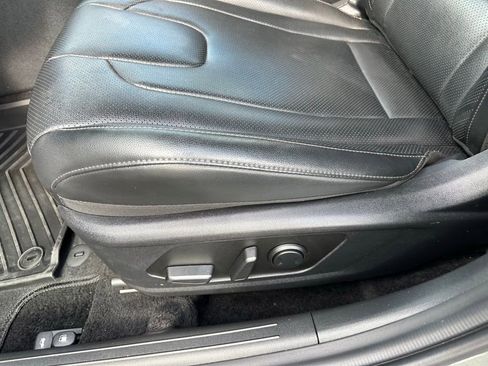 Used 2024 Hyundai Elantra Limited image 12