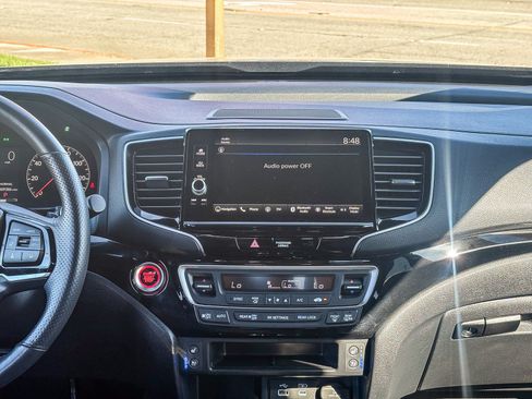 Used 2025 Honda Ridgeline Black Edition image 17