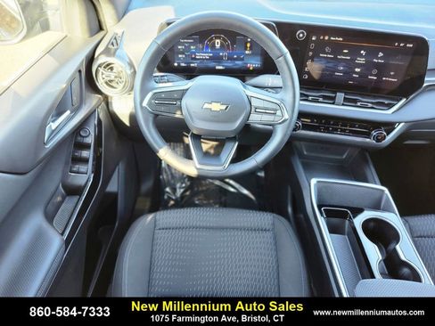 Used 2025 Chevrolet Equinox LT image 13