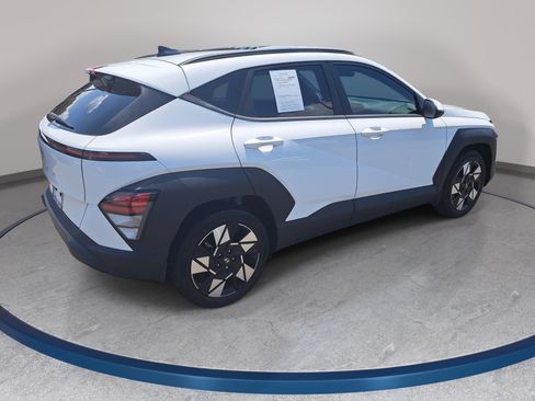 Used 2024 Hyundai Kona SEL w/ Convenience Package FWD image 5