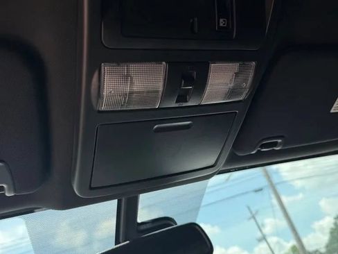Used 2018 Nissan Titan SV w/ SV Convenience Package AWD/4WD image 16