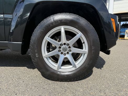 Used 2012 Jeep Liberty Limited Jet w/ Comfort/Convenience Group AWD/4WD image 9