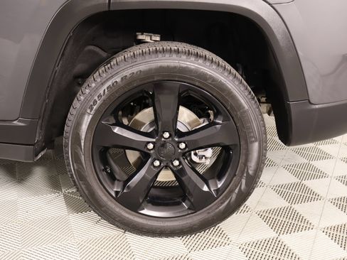Used 2025 Jeep Grand Cherokee Limited w/ Luxury Tech Group II AWD/4WD image 20