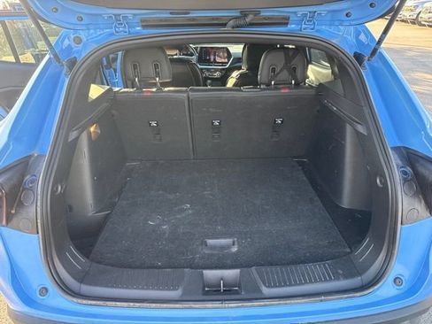 Used 2024 Chevrolet Trax RS w/ Sunroof Package FWD image 27