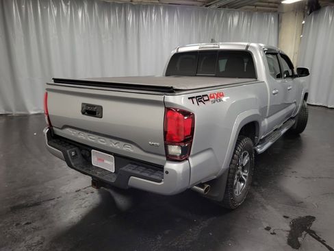 Used 2018 Toyota Tacoma TRD Sport image 8