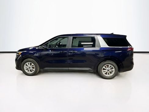 Used 2024 Kia Carnival LX image 4