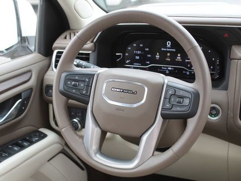 Used 2023 GMC Yukon Denali AWD/4WD image 23