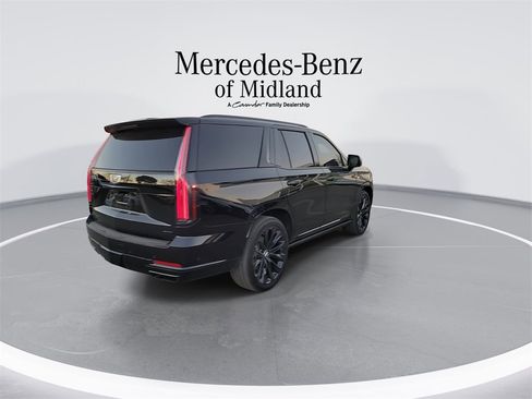 Used 2025 Cadillac Escalade Sport Platinum w/ LPO, ONYX Package image 8