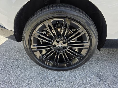 Certified 2023 Land Rover Range Rover SE AWD/4WD image 9