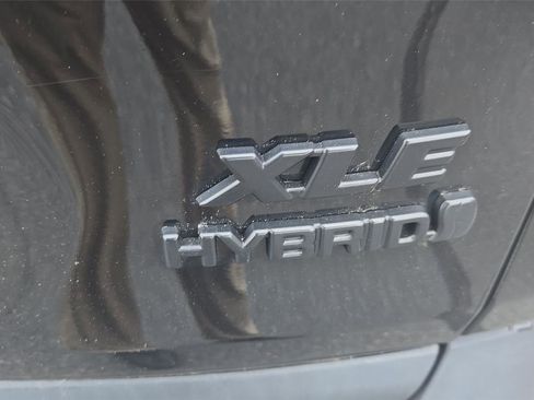 Used 2022 Toyota RAV4 XLE w/ Convenience Package image 7