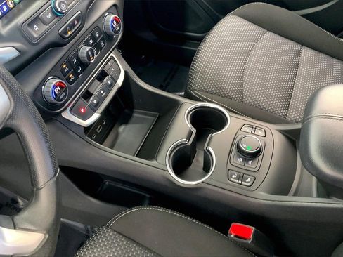 Used 2023 GMC Terrain SLE w/ Driver Convenience Package image 17