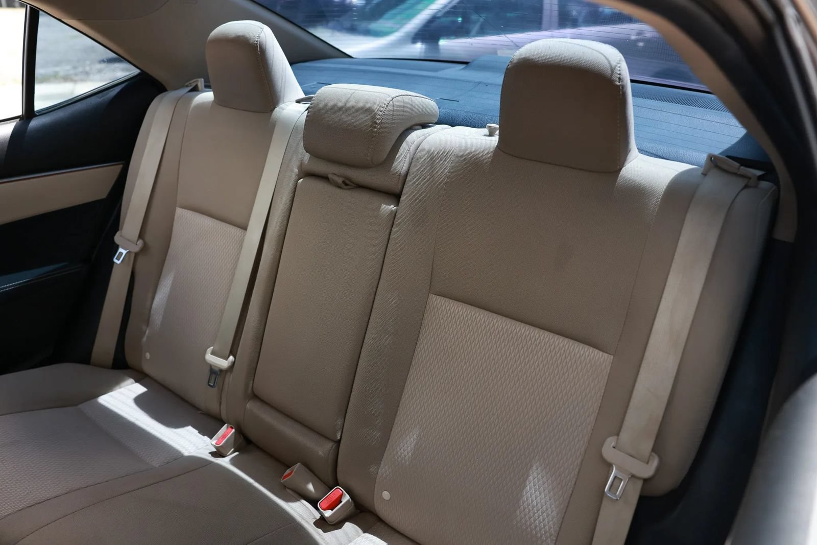 Used 2015 Toyota Corolla LE FWD image 21