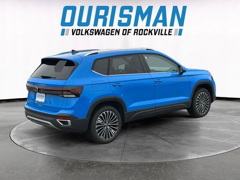 New 2026 Volkswagen Taos SE image 6