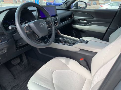 Used 2024 Toyota Grand Highlander AWD Hybrid image 11