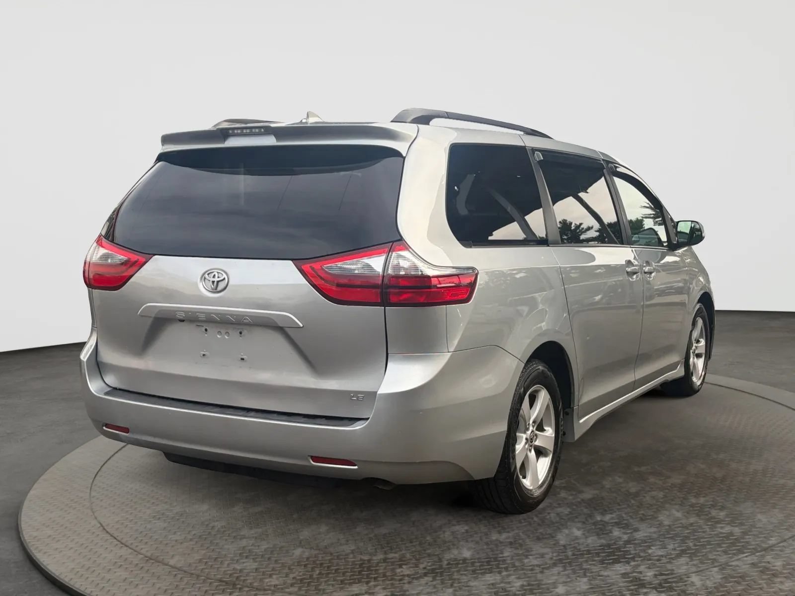 Used 2020 Toyota Sienna LE FWD image 10