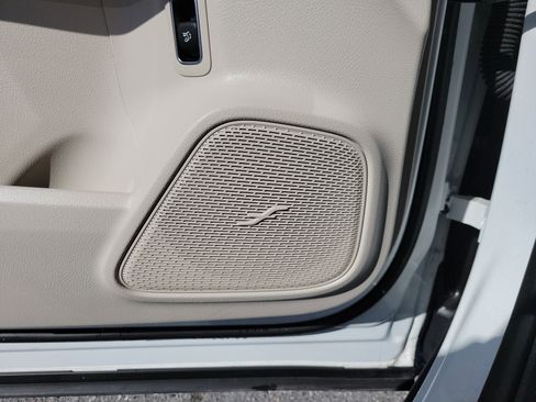Used 2025 Mercedes-Benz GLB 250 image 19