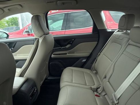 Used 2022 Lincoln Corsair AWD w/ Premium Package image 11