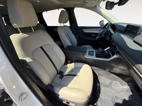 Certified 2024 MAZDA CX-90 Plug-In Hybrid w/ Preferred AWD/4WD image 19