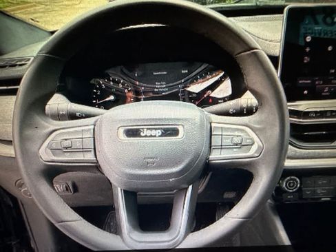 Used 2024 Jeep Compass Latitude AWD/4WD image 17