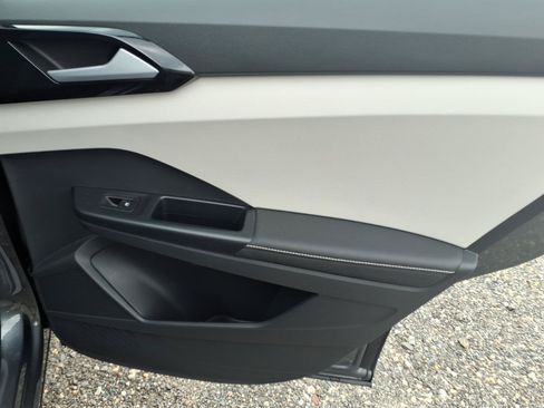 Certified 2025 Volkswagen Taos S AWD/4WD image 11