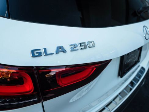 Used 2022 Mercedes-Benz GLA 250 4MATIC w/ Premium Package image 50